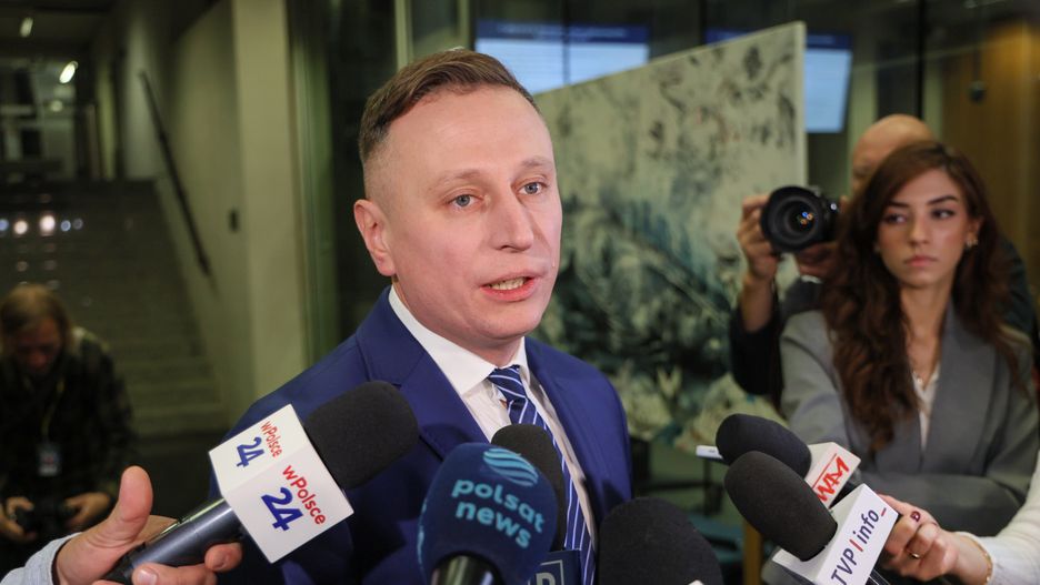 Warszawa, 21.10.2024. Wezwany na świadka europoseł KO Krzysztof Brejza przed posiedzeniem sejmowej Komisji Śledczej ds. inwigilacji systemem Pegasus, 21 bm. w Sejmie w Warszawie. (mr) PAP/Paweł Supernak