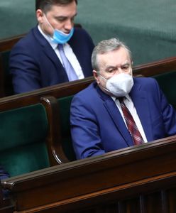 Spór w Zjednoczonej Prawicy. Poszło o nowe godło Polski