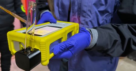 Nielegalna fabryka farmaceutyków zlikwidowana w Otwocku – zatrzymano dwóch mężczyzn