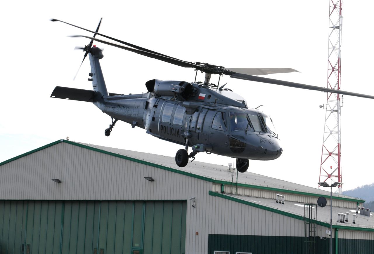 Należący do policji śmigłowiec Black Hawk S-70i