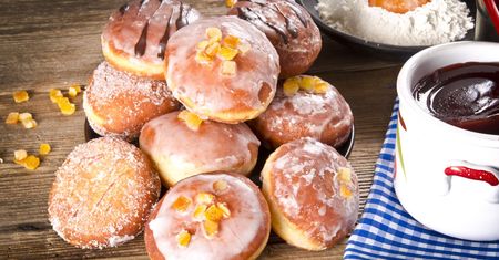 Kawa, herbata, a może sok? Czym popijać pączki?