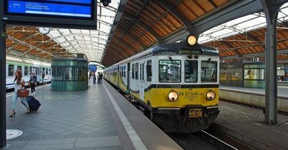 Każdy Polak prawie osiem razy jechał pociągiem. Najważniejszy rozkład jazdy