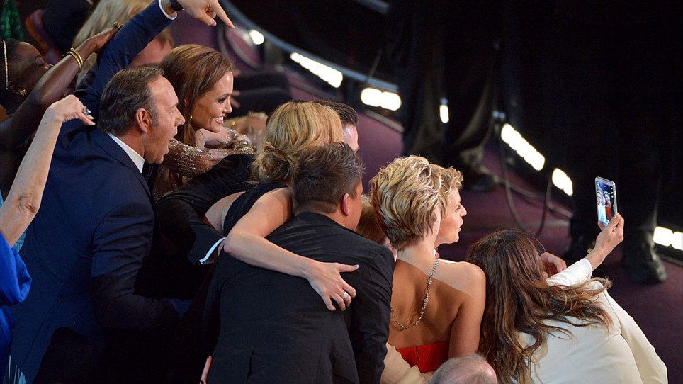 Lokowanie telefonów kinie. Od "Wall Street" do przypadku z gali Oscarów 1