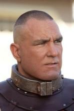 Vinnie Jones bezwzględny w "Arrow"