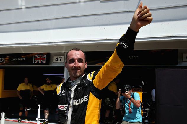 Robert Kubica dziękuje polskim kibicom po oficjalnych testach F1 na Hungaroring (fot. Getty Images)