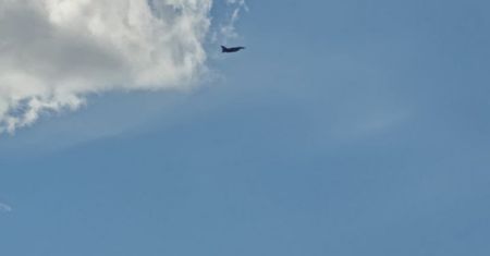Huk nad Warszawą. Trwają loty treningowe F-16