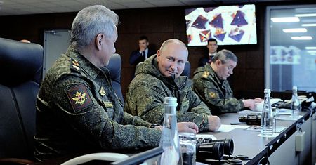 "Boją się, że Putin zwariuje i naciśnie czerwony guzik". Oto prawdziwe nastroje rosyjskich elit