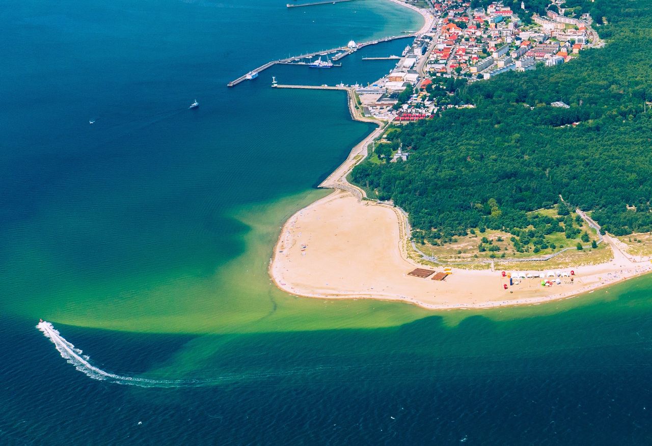Wyjątkowe miejsce na polskim wybrzeżu. Rajska plaża i masa atrakcji