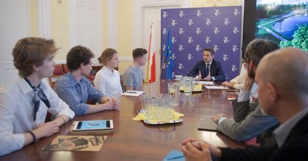 Trzaskowski spotkał się z przedstawicielami Młodzieżowego Strajku Klimatycznego