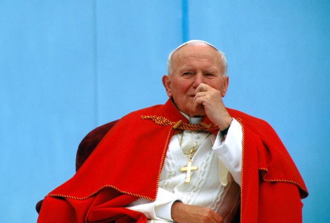 Papież Jan Paweł II (Karol Wojtyła) zmarł w Watykanie 2 kwietnia 2005 roku.