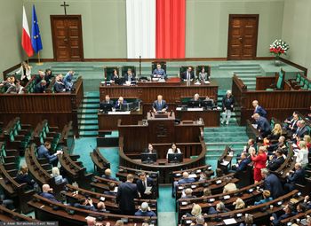 Posłowie zarabiają więcej niż oficjalnie. NIK ujawnia szczegóły