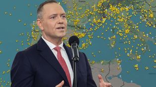 Flightradar24 pokazuje zwrot samolotu Nawrockiego. Prezydent przerywa podróż