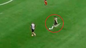 Nieprawdopodobny gol 39-latka. Obejrzysz więcej niż raz [WIDEO]