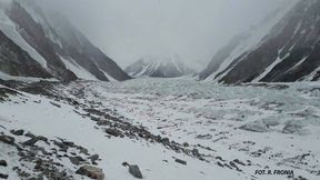 Wyprawa na K2: Bielecki wyruszył z bazy. "Pogoda znośna, w ścianie walka"