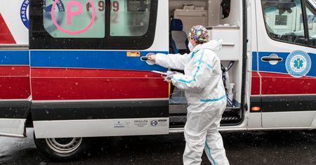 100 tys. zgonów. Co robi rząd? Mueller wyjawia plany