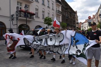 Kalisz: Wiec przeciwko nielegalnej imigracji. Obok działacze KOD