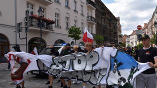 Kalisz: Wiec przeciwko nielegalnej imigracji. Obok działacze KOD