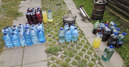 230 litrów bimbru w powiecie płońskim. Policjanci zabezpieczyli też aparaturę