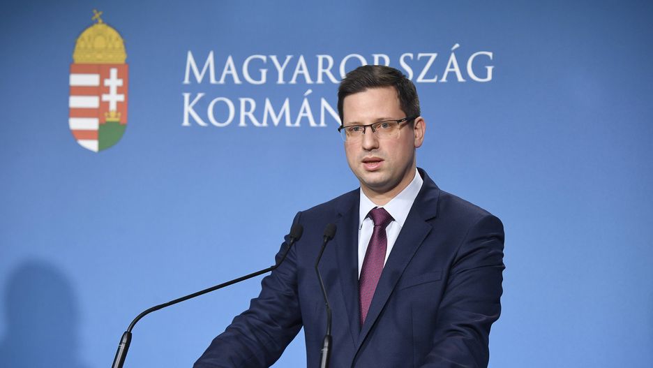 State of emergency declared in Hungary
epa08286229 Gergely Gulyas, the head of the Prime Minister's Office holds a press conference in Budapest, Hungary, 11 March 2020. The government of Hungary declared a state of emergency in response to the new coronavirus. Travellers from Italy, Iran, China and South Korea who are not Hungarian nationals will be refused entry into the country. The government is also prohibiting all indoor events with more than 100 participants and outdoor events with more than 500 participants. Universities will be closed, but lectures will continue online. Primary and secondary schools will remain open for the time being.  EPA/SZILLARD KOSZTICSAK HUNGARY OUT 
Dostawca: PAP/EPA.
SZILLARD KOSZTICSAK