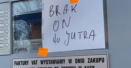 Gigantyczne kolejki na stacjach paliw. Kierowcy tankują na zapas w obawie przed podwyżkami i reglamentacją