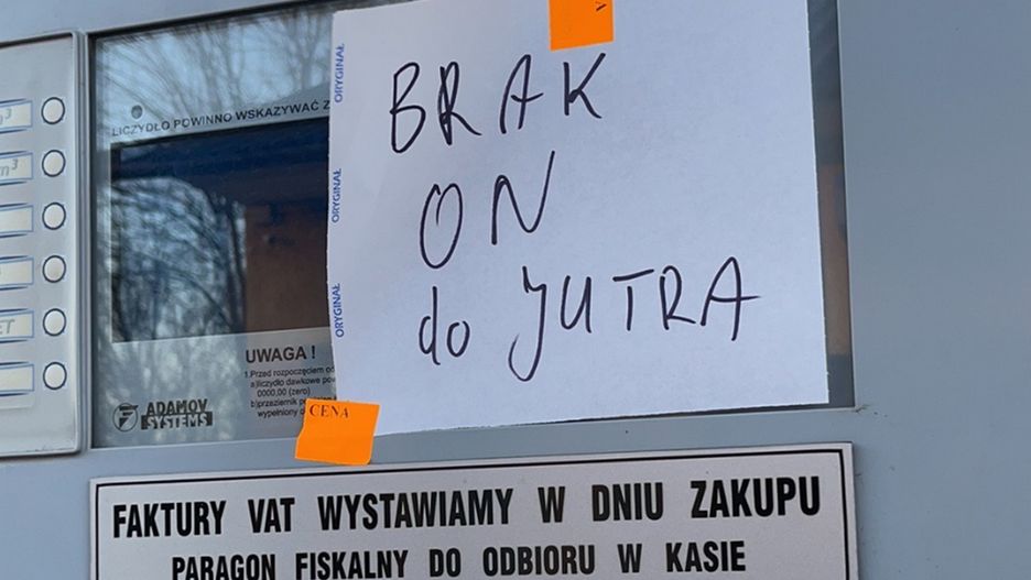 Gigantyczne kolejki na stacjach paliw. Kierowcy tankują na zapas w obawie przed podwyżkami i reglamentacją 