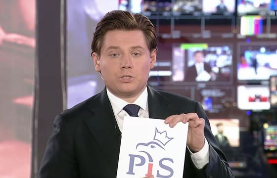 Nowy pomysł dziennikarza TVP Info. Tabliczka zamiast polityka PiS