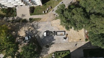 Warszawa: Leśny skwer na Bielanach wywołał burzę