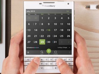 Czerwony BlackBerry Passport dostępny na święta!