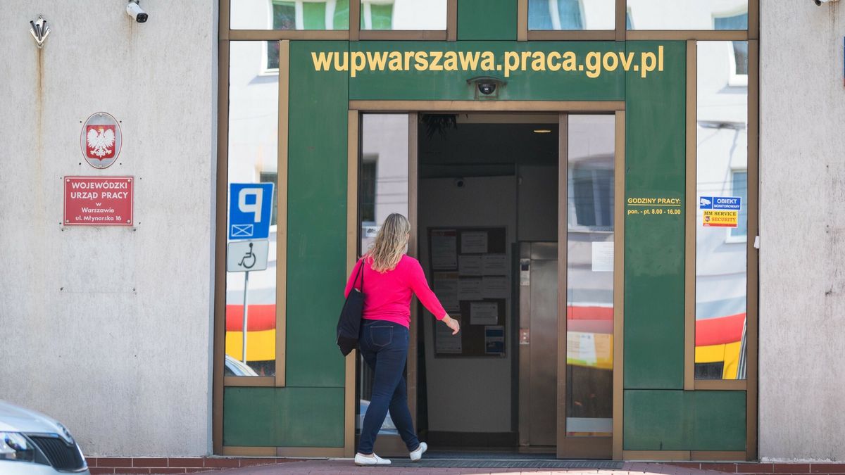 Logo ArZi
fot: Arkadiusz Ziolek/ East News. Warszawa 12.09.2019.     n/z Wejscie do Wojewodzkiego Urzedu Pracy przy ulicy Mlynarskiej.
ARKADIUSZ ZIOLEK