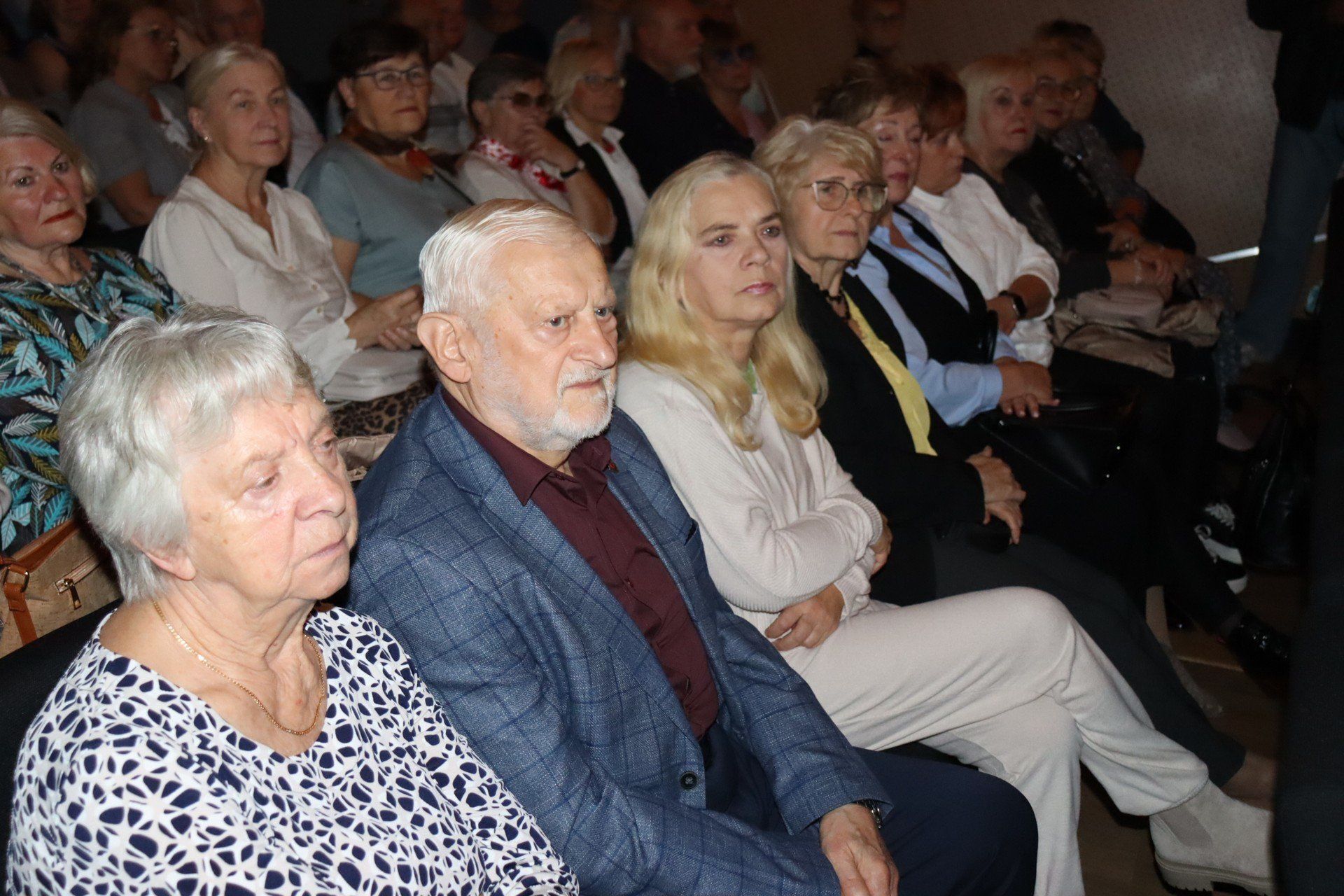 Inauguracja roku akademickiego Łęczyckiego Uniwersytetu Trzeciego Wieku. Zdjęcia z uroczystości