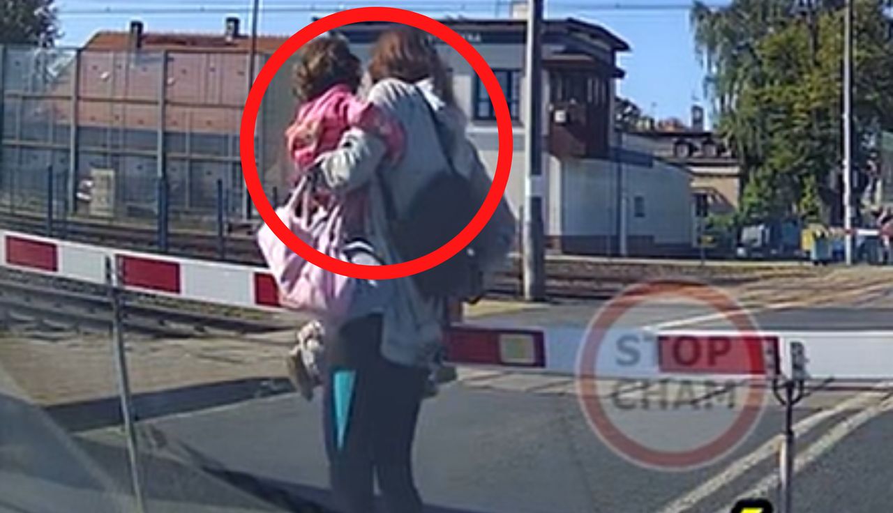 Dorośli i dziecko na rękach. Skandal, co zrobili. W sieci wrze