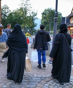 Takich reklam w Zakopanem jeszcze nie było. Arabów kuszą Arabowie