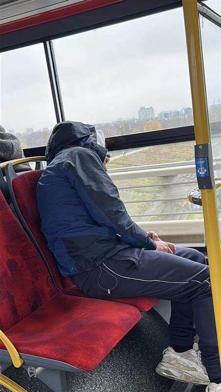 Osoby w kryzysie bezdomności w komunikacji miejskiej