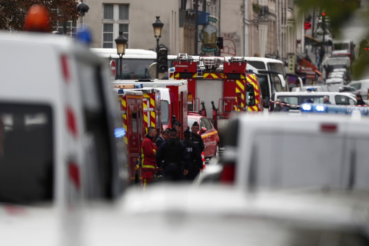 Paryż. Atak na policjantów. Napastnik przeszedł na islam?