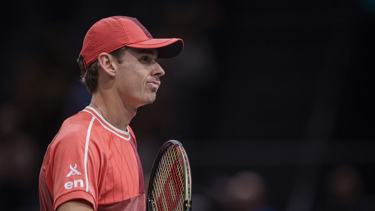 PAP/EPA / Christophe Petit Tesson / Na zdjęciu: Alex de Minaur