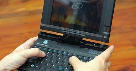 Mały, wszechstronny i bardzo drogi Fujitsu LifeBook U2010