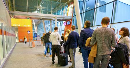 Zażartował w czasie odprawy. Kapitan nie wpuścił go do samolotu