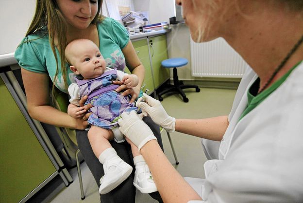 Telewizja Polska prowadzi akcję antyszczepionkową? Eksperci reagują