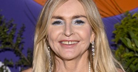 69-letnia Monika Olejnik melduje się w Wenecji, eksponując zgrabną sylwetkę w OBCISŁEJ kreacji. Towarzyszył jej ukochany