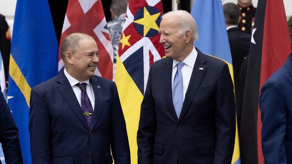 President Joe Biden (R) and Prime Minister of Cook Islands Mark Brown
