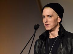 Co się stało z twarzą Eminema?