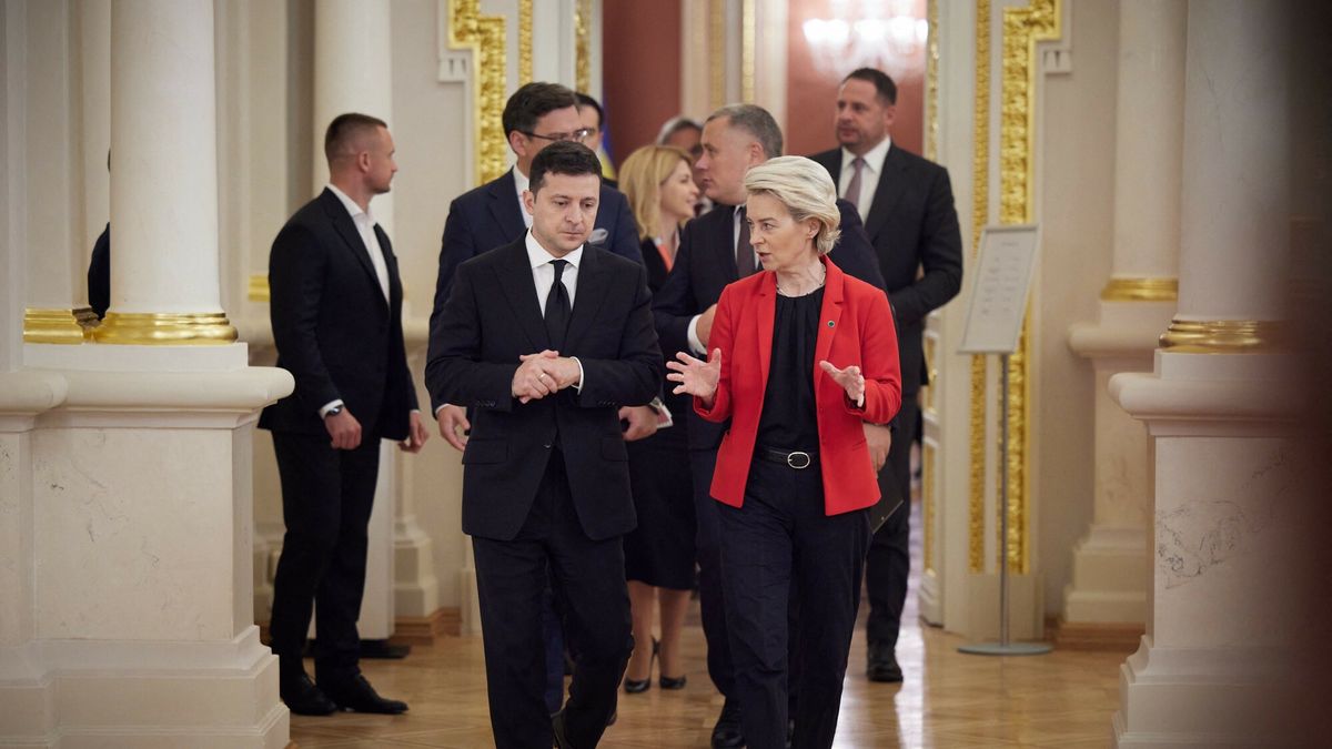 Przewodnicząca Komisji Europejskiej Ursula von der Leyen i prezydent Ukrainy Wołodymyr Zełenski 