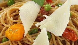 Spaghetti z boczkiem i zielonym groszkiem. Szybko i smacznie