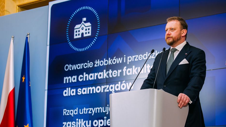 Władze Warszawy stają w obronie ministra zdrowia, Łukasza Szumowskiego
