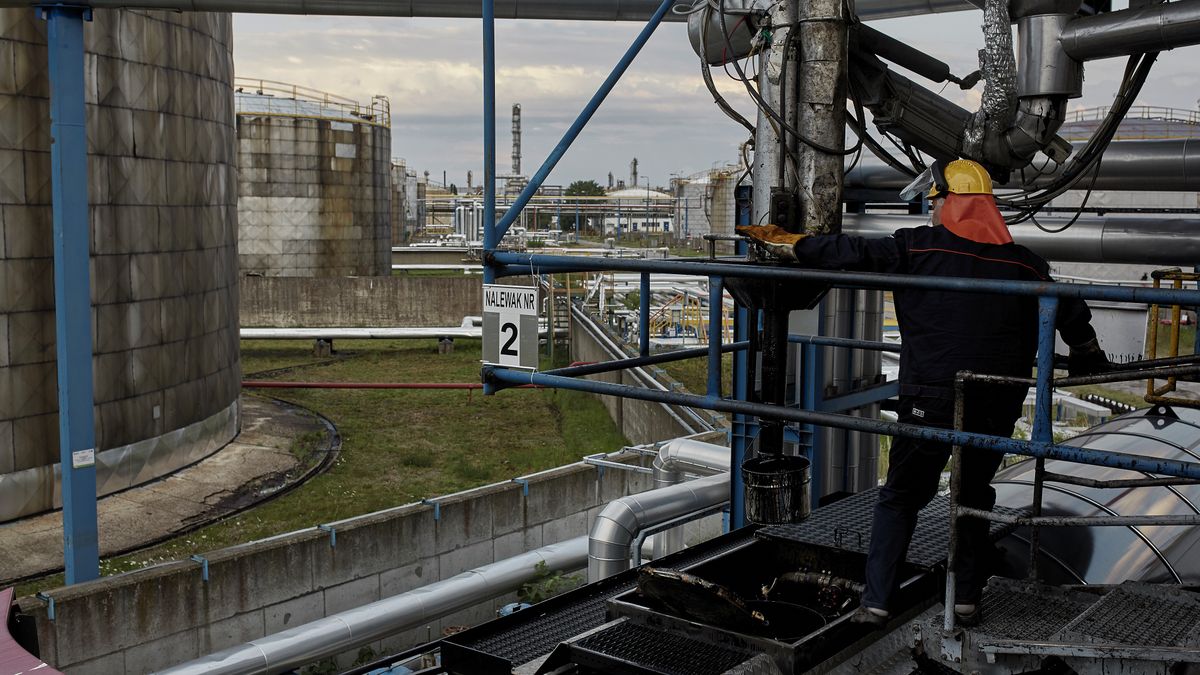 Grupa Lotos SA Oil Refinery Ahead of PKN Orlen Takeover
An employee fills a tanker truck with asphalt at the Grupa Lotos SA oil refinery at dusk in Gdansk, Poland, on Tuesday, July 28, 2020. Polish refiner PKN Orlen won conditional European Union approval to buy rival Lotos after agreeing on a extensive commitments package designed to allay potential competition concerns. Photographer: Bartek Sadowski/Bloomberg via Getty Images
Bloomberg
fossil fuels, polish, fuels, process industry, european, energy, natural resources, refineries, oil, gas, industries, euro members, business news, e.u., eu, emea, gasoline, petroleum