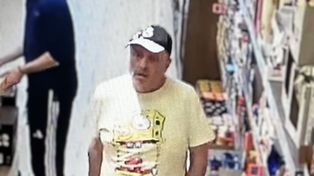 Wiadomo, co zrobił w markecie. Teraz szuka go policja