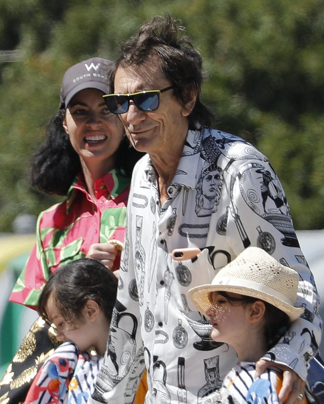Ronnie Wood z żoną i córkami 