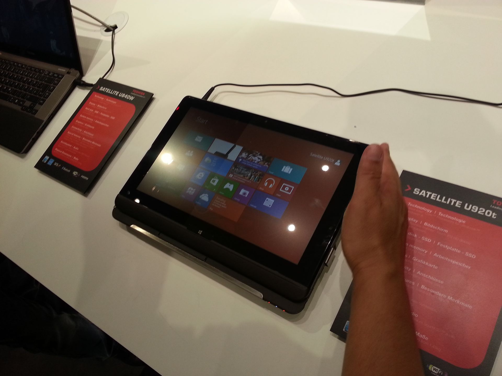 Toshiba Satellite U920t - ultrabook czy tablet? Nie musisz wybierać! [IFA 2012] 2