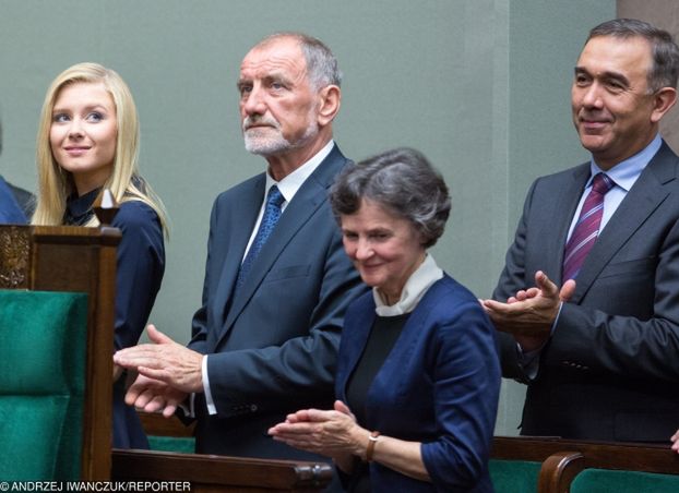 Ojciec prezydenta RADZI, JAK WYCHOWYWAĆ DZIECI: "Wzorcem był dla mnie ŚWIĘTY JÓZEF. Radzę PCHAĆ DZIECI NA MINISTRANTÓW"