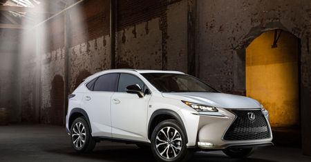 Siedmioosobowy crossover Lexusa w 2016 roku